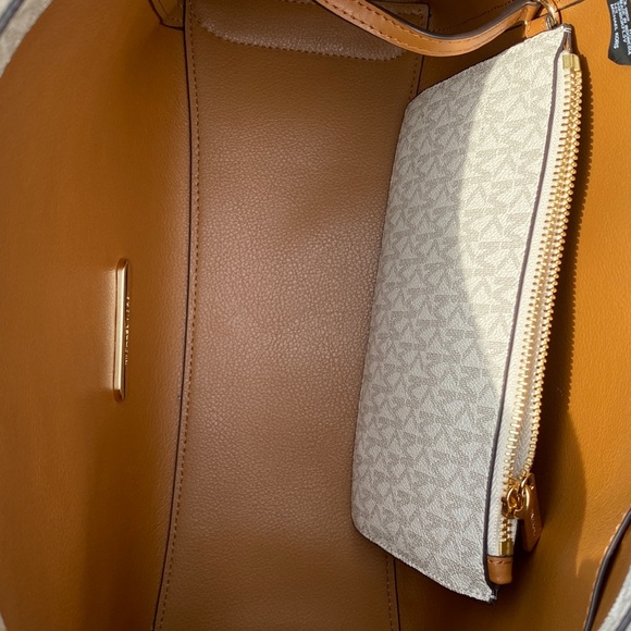 REAL Michael Kors Medium Logo Bag - Picture 6 of 9